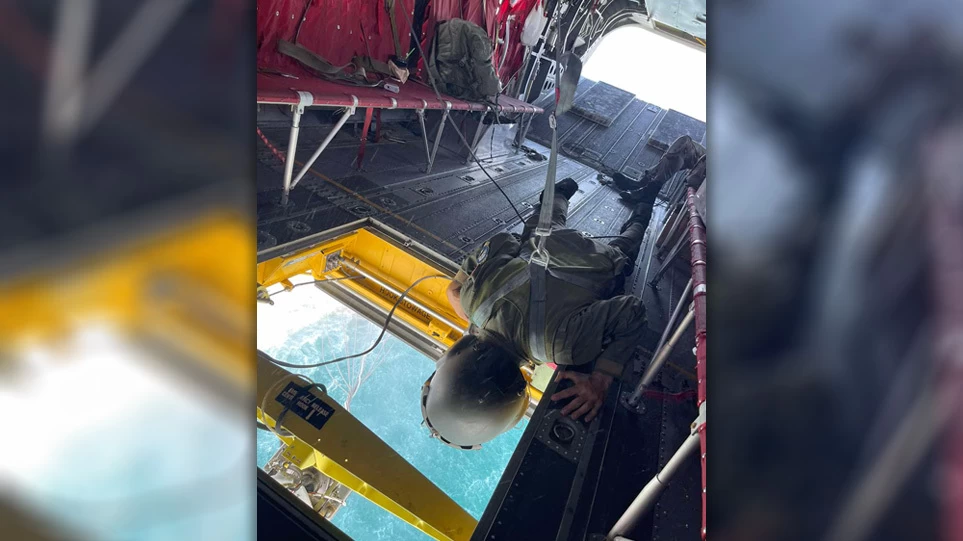 Επικίνδυνες αποστολές από πλήρωμα Chinook για την κατάσβεση της φωτιάς στην Αγία Άννα